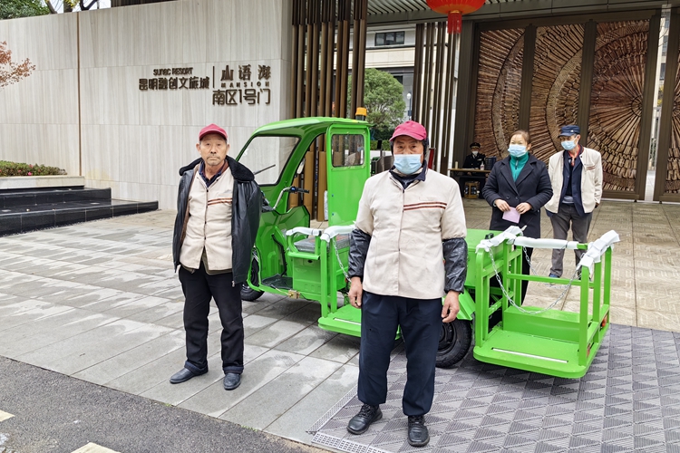 寶來潔國標240L垃圾桶四桶清運車 轉(zhuǎn)運車交機昆明融創(chuàng)文旅城保潔