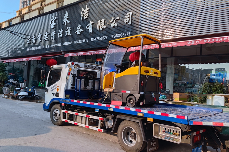 云南昆明寶來(lái)潔駕駛式電動(dòng)掃地車(chē)S2A 灑水掃地一體的小型掃地車(chē)