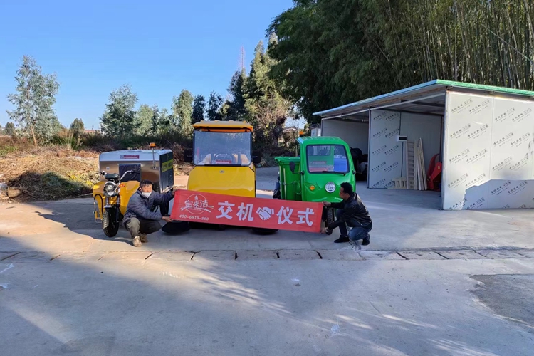 云南昆明海埂訓(xùn)練基地交機(jī)駕駛式掃地車S9,車載三輪高壓沖洗車K-11,三輪垃圾桶轉(zhuǎn)運(yùn)車